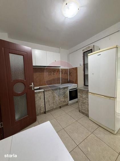Apartament cu 3 camere decomandat în Bordei