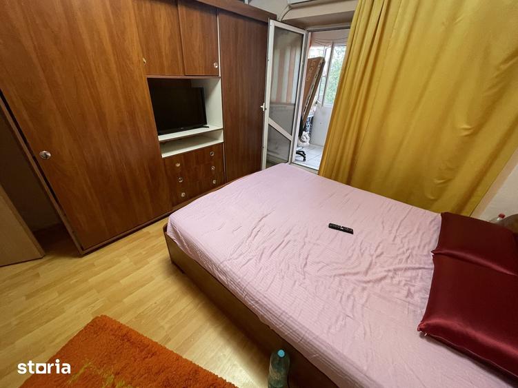 Apartament cu 3 camere decomandat în Nicolina