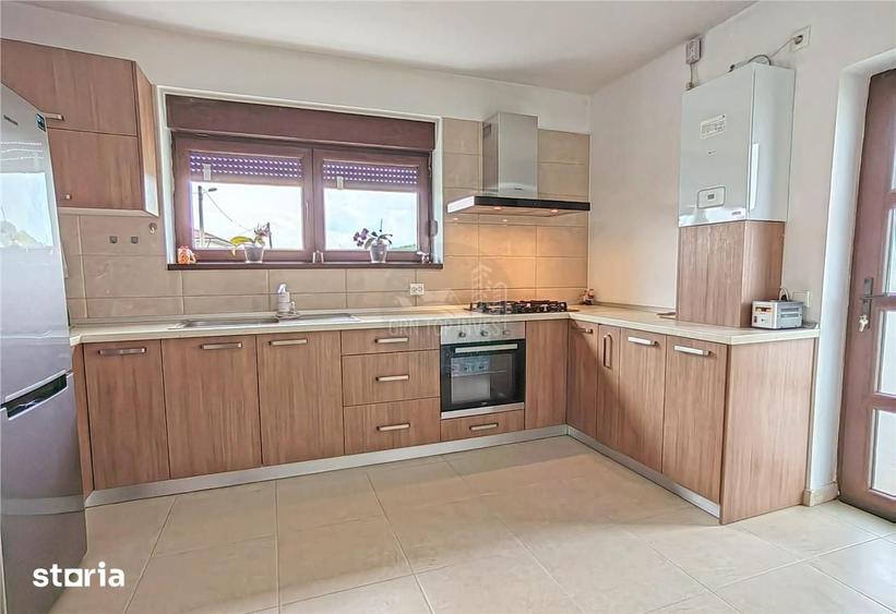 Casă cu 5 camere cu Teren 372 Mp în Central