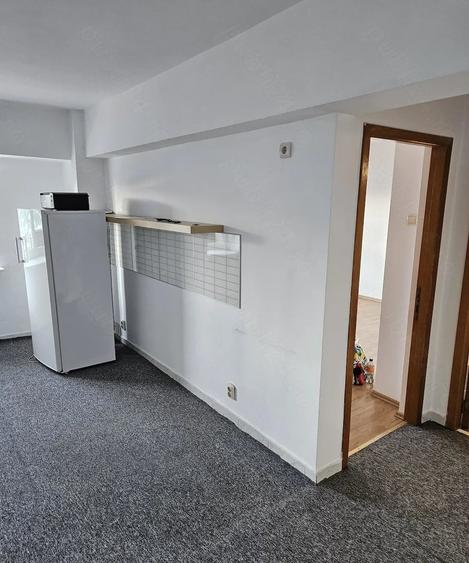 Apartament cu 2 camere decomandat în P-ța Victoriei