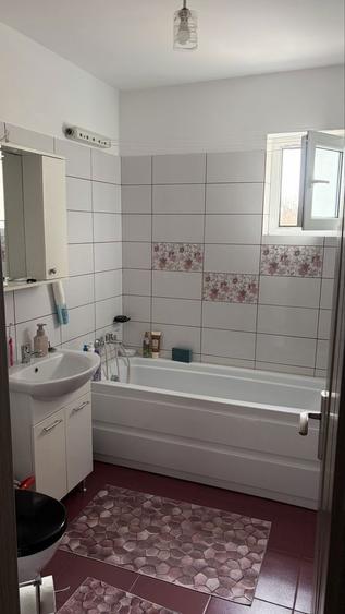 Apartament cu 3 camere decomandat în Sud