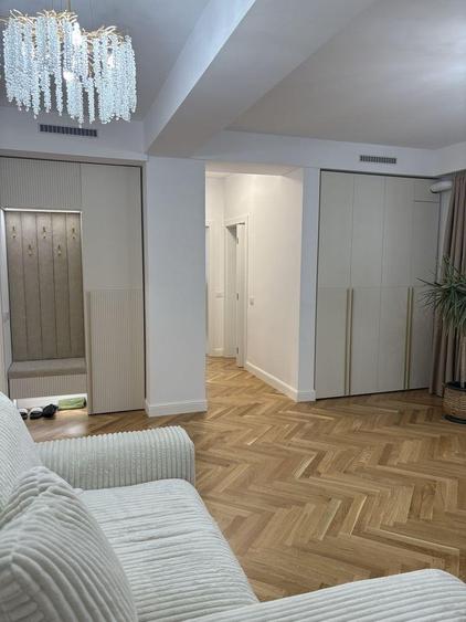 Apartament cu 4 camere decomandat, mobilat în Central