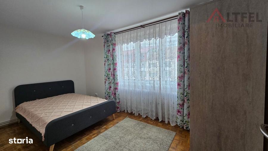 Apartament cu 4 camere decomandat, mobilat în Central
