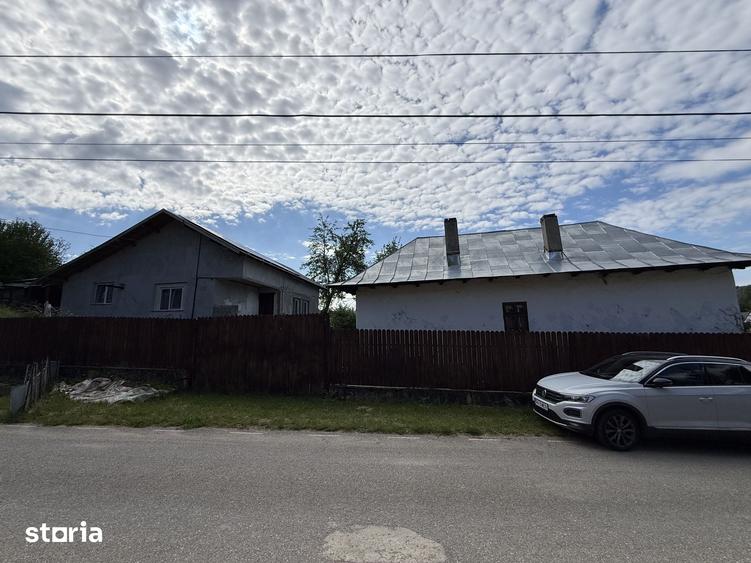 Casă cu 4 camere cu Teren 1390 Mp în Voinești