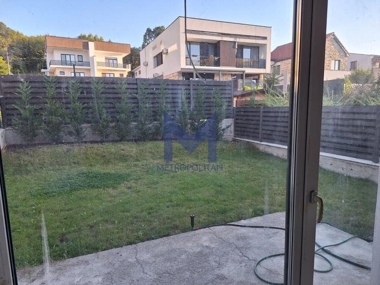 Casă cu 4 camere cu Canalizare în Câmpului