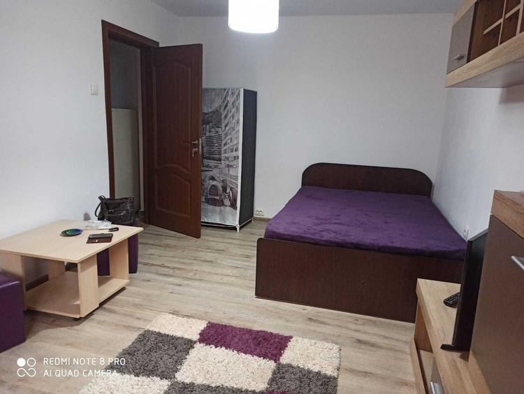 Garsonieră decomandată în Central
