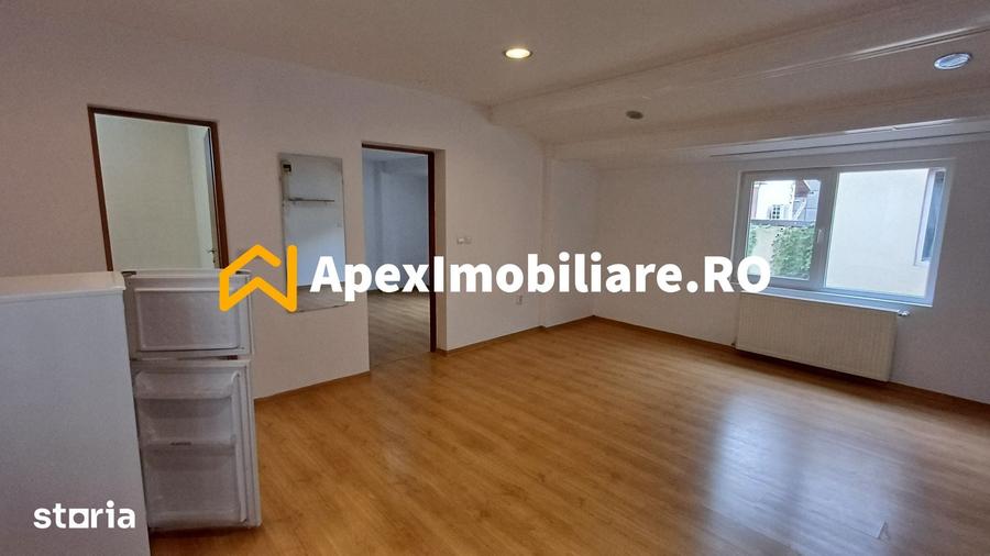 Apartament cu 2 camere decomandat în Victoriei