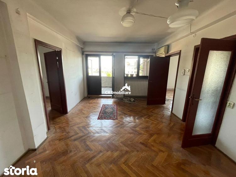 Apartament cu 4 camere semidecomandat în Victoriei