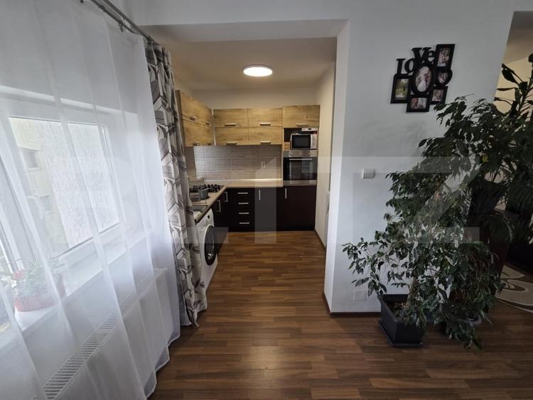 Apartament cu 3 camere decomandat, mobilat în Est