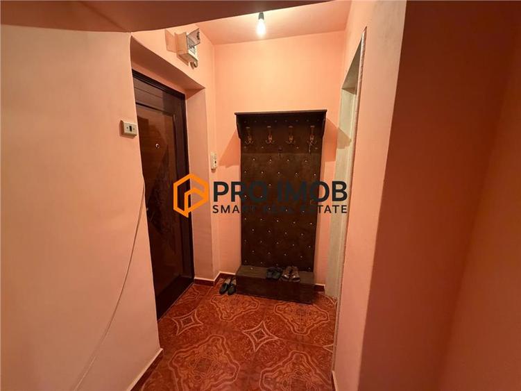 Apartament cu 3 camere decomandat în 1 Decembrie