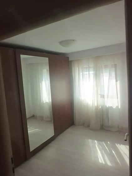 Apartament cu 3 camere decomandat în Exterior Vest