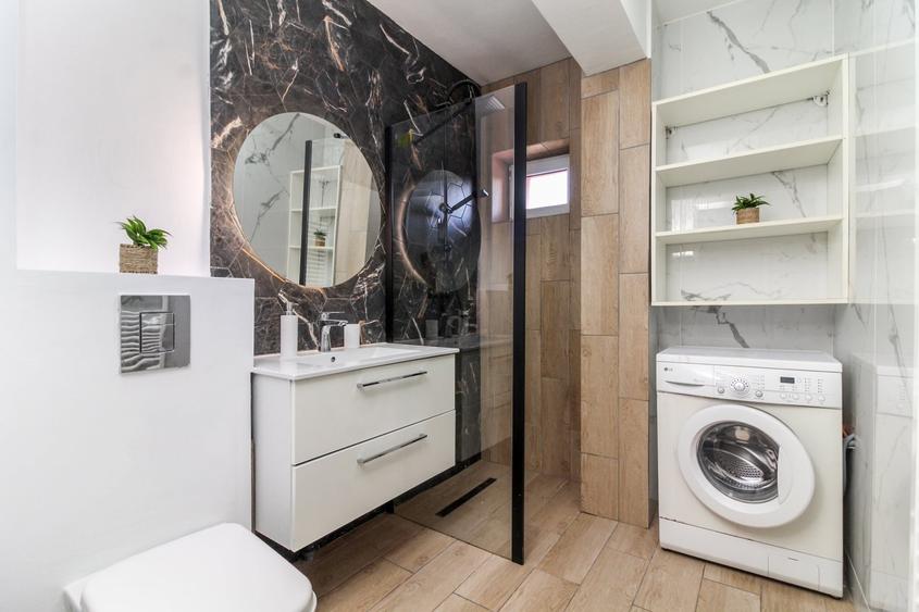 Apartament cu 3 camere semidecomandat în Dâmbul Rotund
