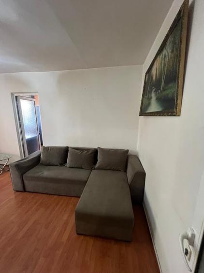 Apartament cu 2 camere semidecomandat, mobilat în Craiovița Nouă