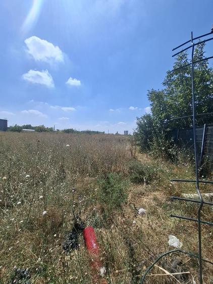 Teren Construcții intravilan de 23000 mp, în Est