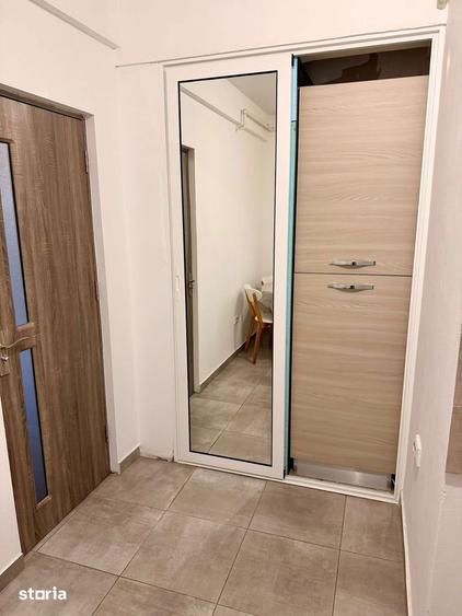 Apartament cu 3 camere semidecomandat în Iris