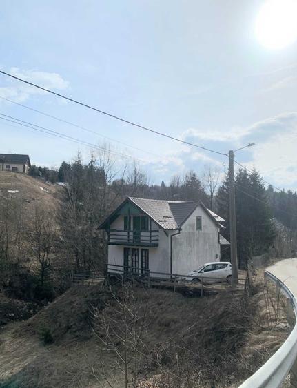 Casă cu 3 camere cu Teren 800 Mp în Dâmbovicioara