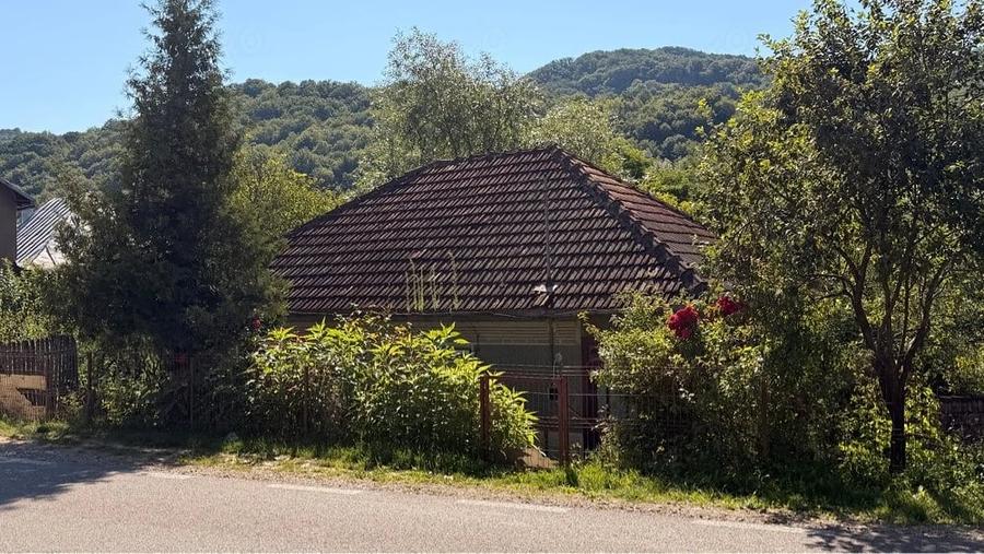 Casă cu 3 camere cu Teren 800 Mp în Bozioru