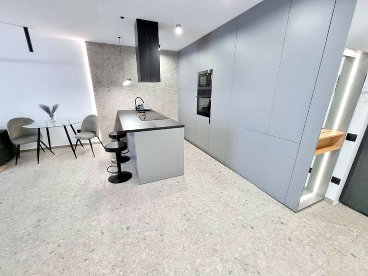 Apartament cu 2 camere semidecomandat, mobilat în Mărăști