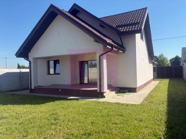 Casă cu 5 camere în Domnești