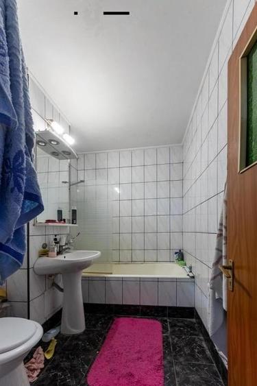 Apartament cu 3 camere în Berceni
