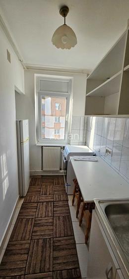 Apartament 1 cam. zona Aurora (5 min pe jos centru)