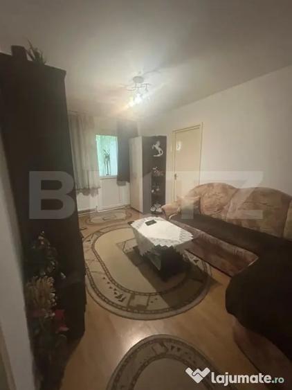 Apartament cu 3 camere semidecomandat în Dâmbu Pietros