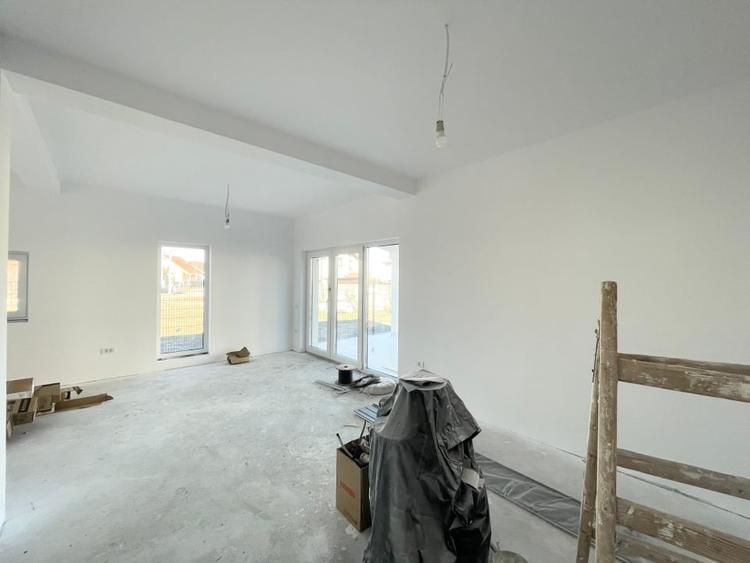 Duplex cu 4 camere cu Canalizare în Moșnița Veche