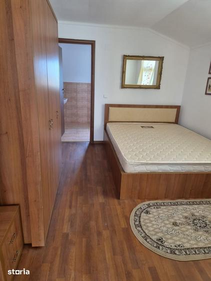 Casă cu 10 camere cu Teren 100 Mp în Corbu