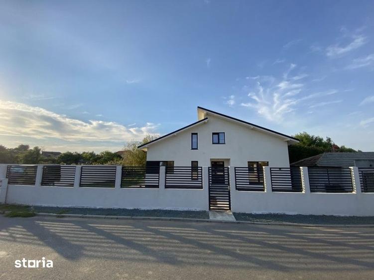 Casă cu 4 camere cu Teren 390 Mp în Cumpăna