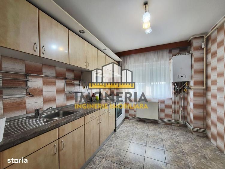 Apartament cu 3 camere semidecomandat în Colentina