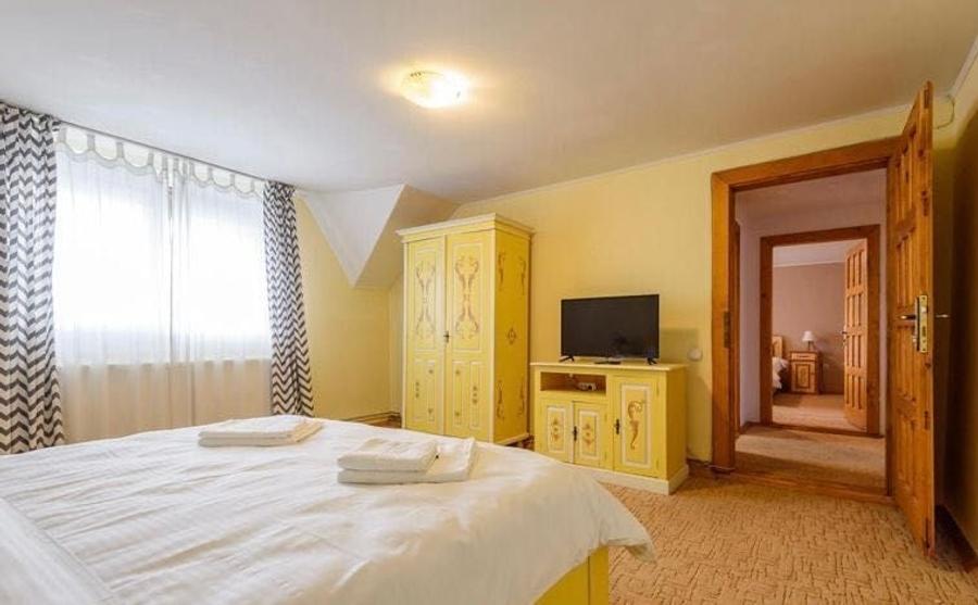 Casă cu 4 camere cu Teren 1860 Mp în Central