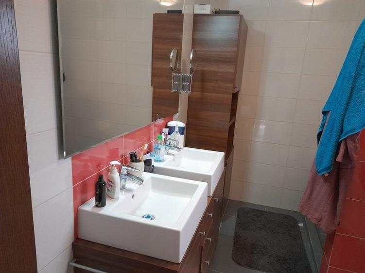 Casă cu 5 camere cu Piscina în Sângeorgiu de Mureș