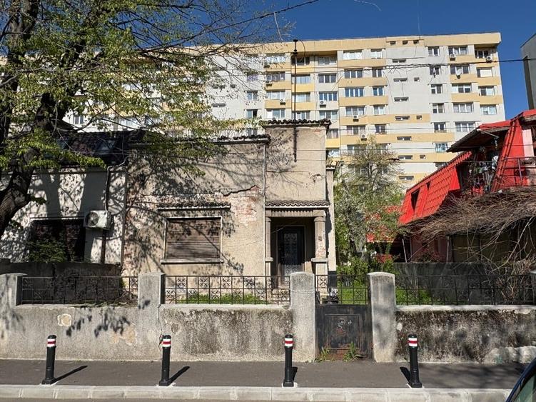Casă individuală cu 4 camere cu Teren 240 Mp în Doamna Ghica