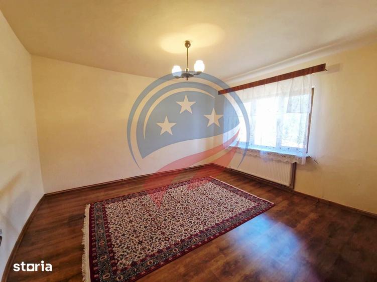 Casă cu 5 camere cu Teren 252 Mp în Central
