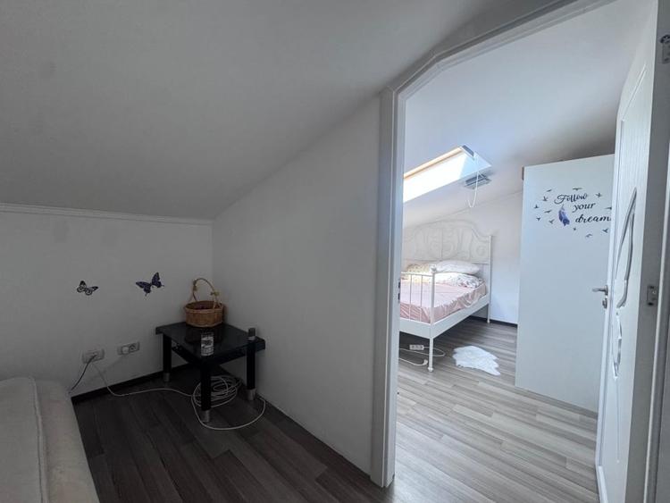 Apartament cu 3 camere decomandat, mobilat în Poarta 6