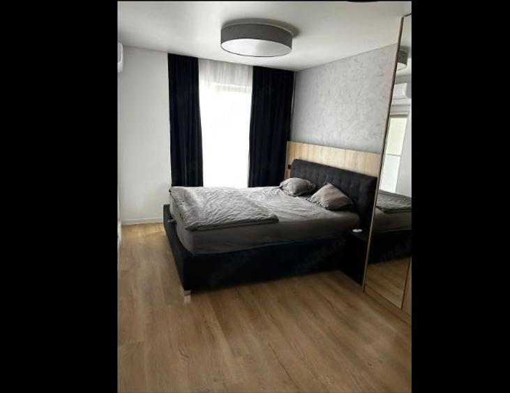 Apartament cu 3 camere decomandat, mobilat în Parcul Carol