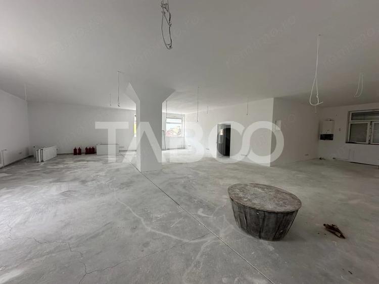 Spațiu comercial, de 915 mp, în Central