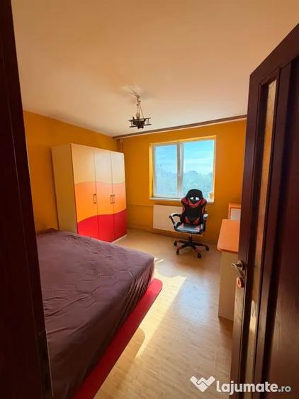 Apartament cu 3 camere decomandat în Exterior Vest