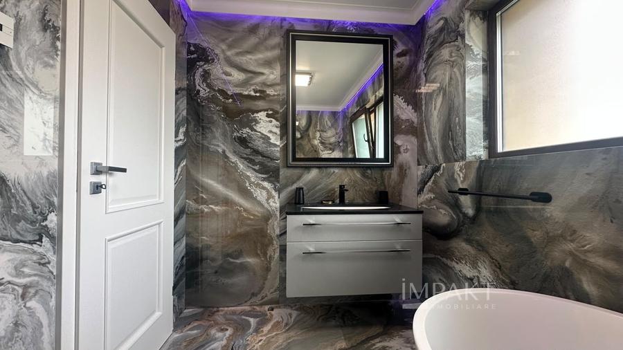 Casă individuală cu 4 camere decomandat cu Piscina în Gruia