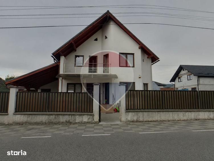 Casă cu 4 camere cu Teren 622 Mp în Bârsana