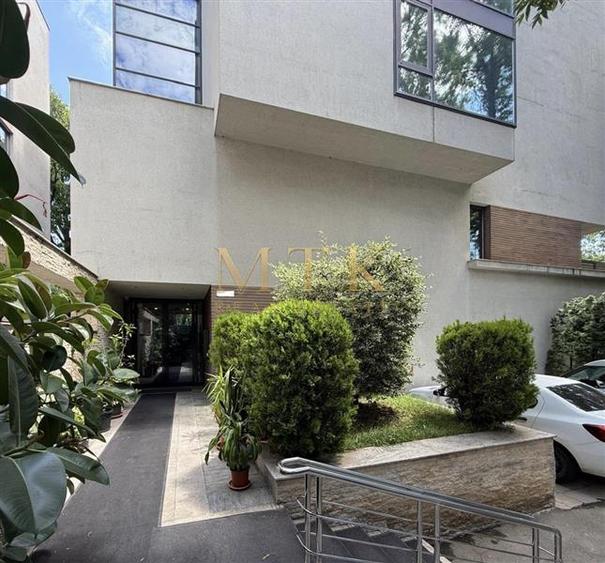 Apartament cu 3 camere decomandat, mobilat în Primăverii
