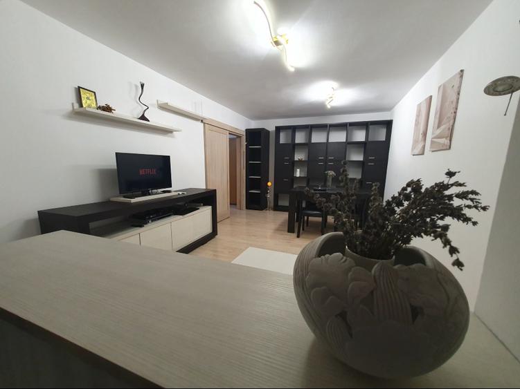 Apartament cu 3 camere decomandat în 1 Mai