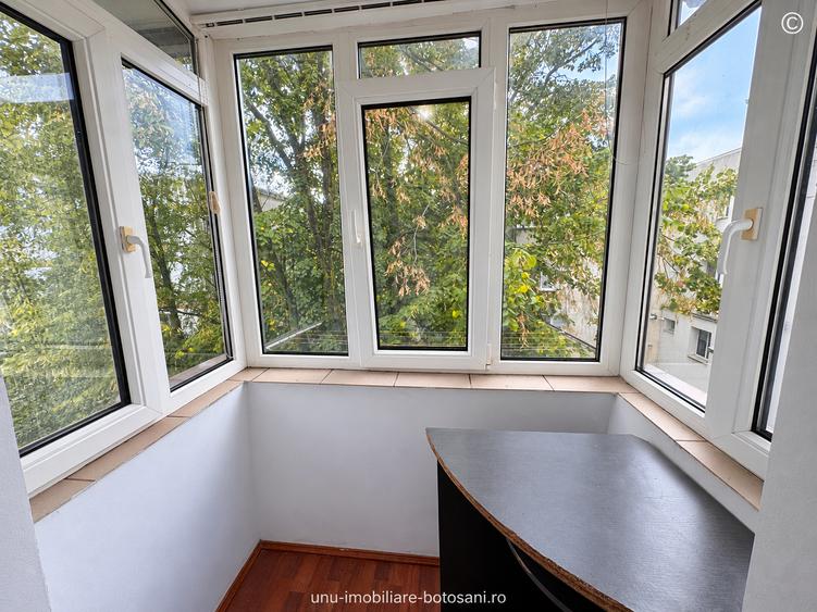 Apartament cu 4 camere decomandat în Central
