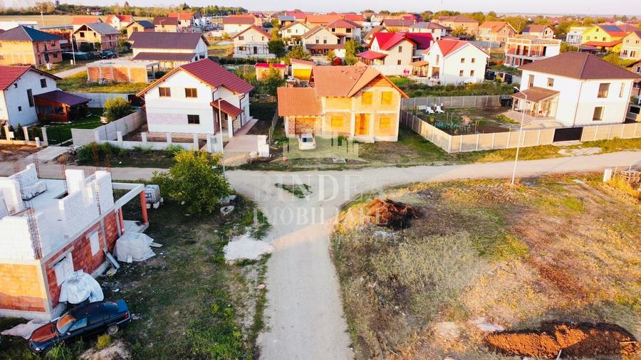 Casă individuală cu 5 camere cu Canalizare în Giarmata