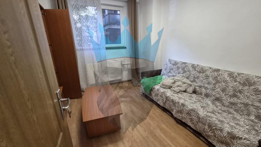 Apartament cu 4 camere semidecomandat, mobilat în Baba Novac