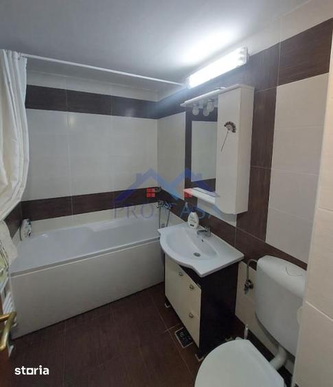 Apartament cu 3 camere decomandat în Cetate