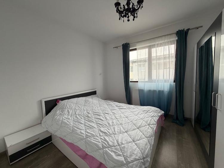 Apartament cu 2 camere semidecomandat, mobilat în Roșu