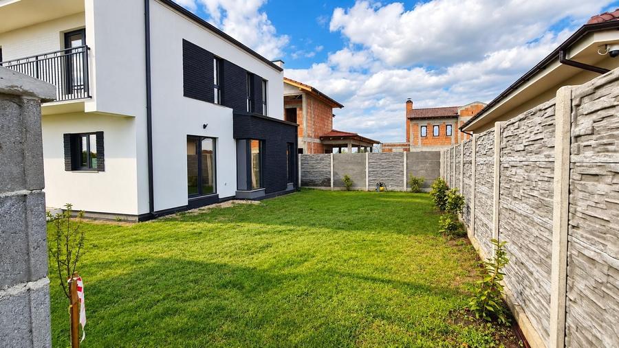 Duplex cu 5 camere cu Canalizare în Dumbrăvița