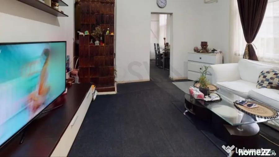 Apartament cu 3 camere semidecomandat în Armeneasca