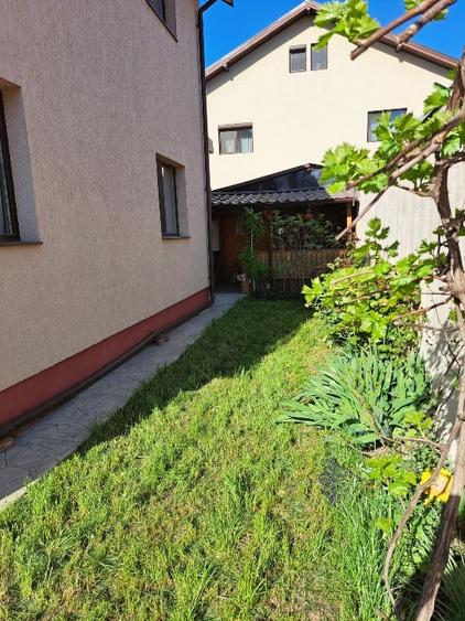 Casă individuală cu 4 camere cu Teren 300 Mp în Central